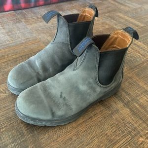 Blundestone round toe boots